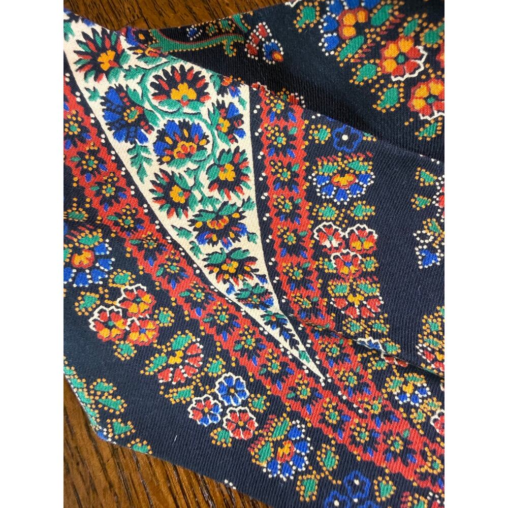 Vintage 2 1/4" wide folded bias binding paisley print